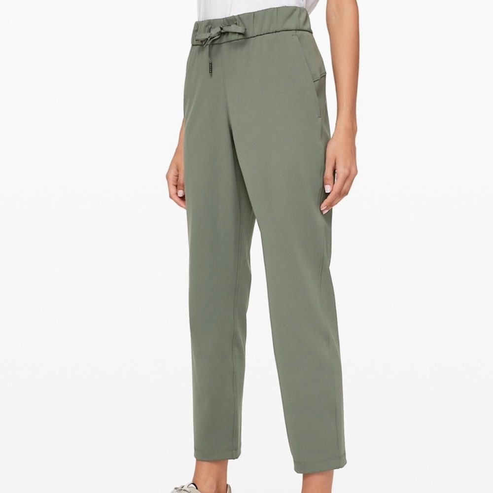 LULULEMON On The Fly 7/8 Pants in Luxtreme (Size 2)